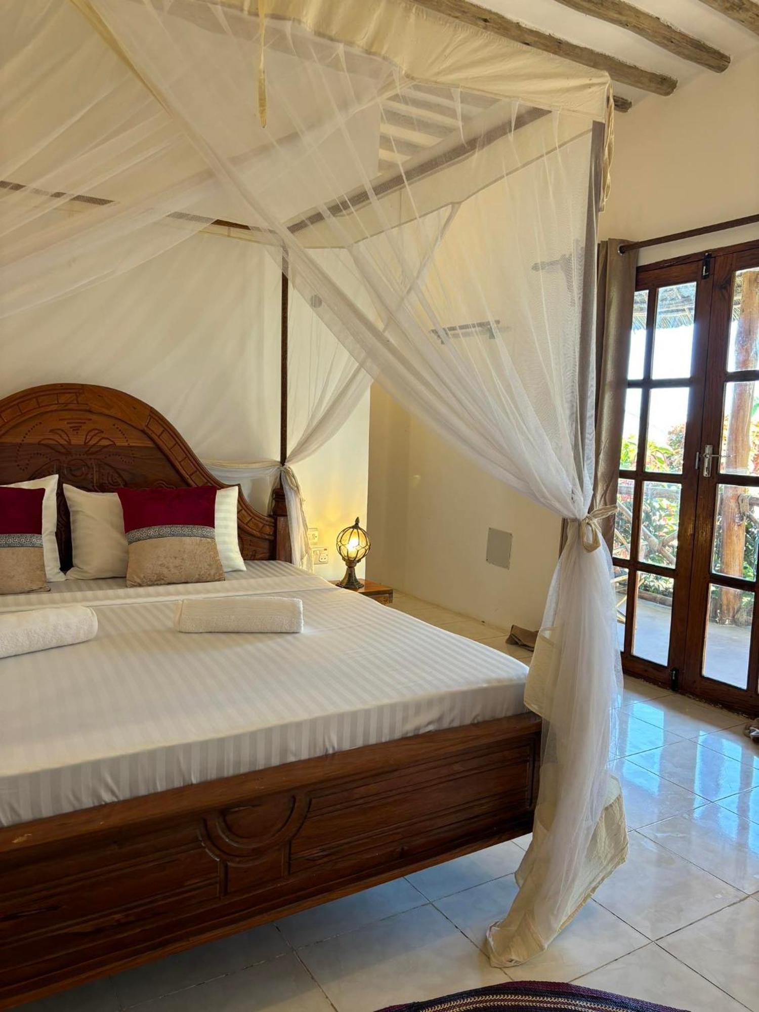 ホテル Africa Dream Bungalow Kiwengwa キウェンワ エクステリア 写真