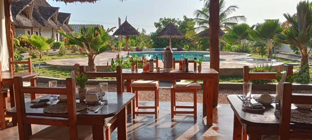 ホテル Africa Dream Bungalow Kiwengwa キウェンワ エクステリア 写真